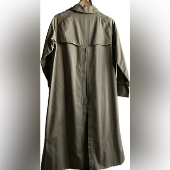 Vintage Burberry trench coat. - Picture 3 of 15